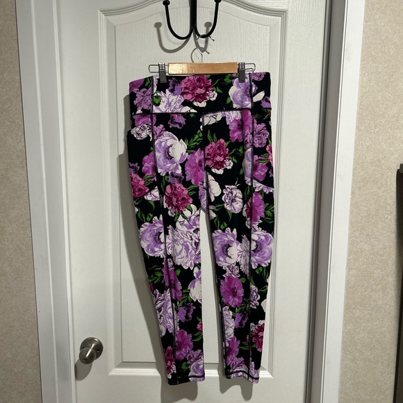 Victoria’s Secret 7/8 Floral leggings size 14/large - Picture 1 of 4
